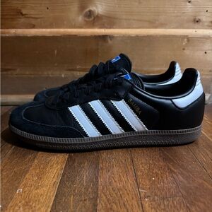 Women’s adidas samba sneakers in black size 8.5